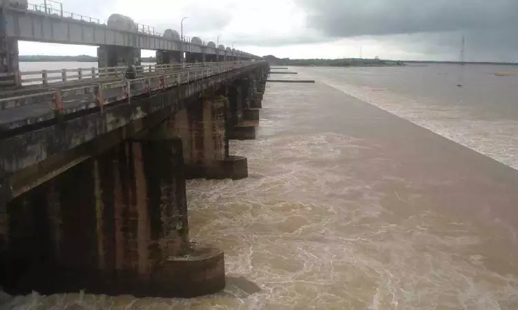 Andhra: Warning issued at Dowleswaram Barrage amid heavy flood water inflow