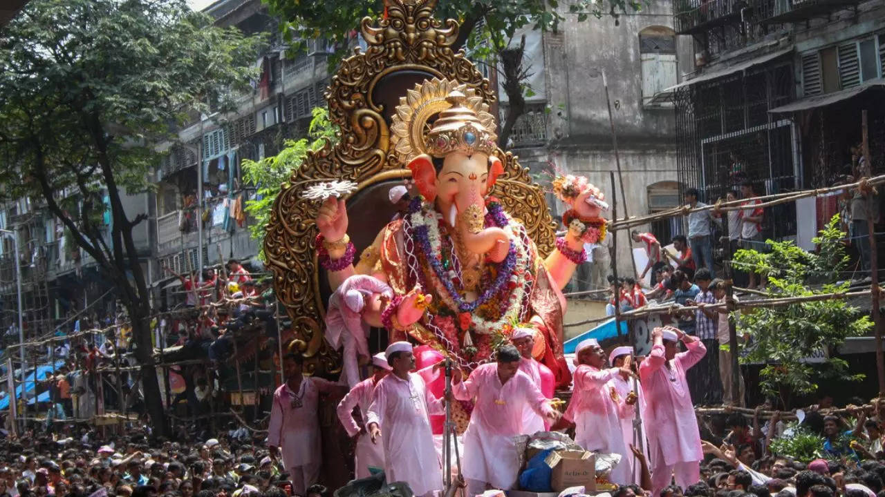 ganesh chaturthi 2024: mumbai's most awaited chinchpokli cha chintamani first look unveiled; police issues traffic advisory