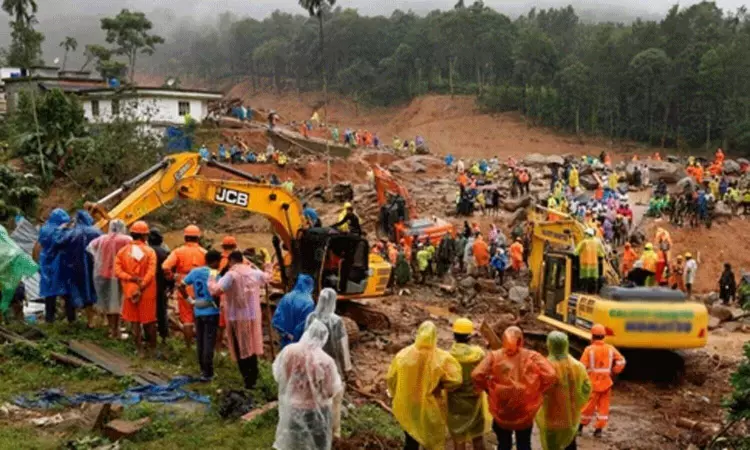 Karnataka: Akshaya Patra Foundation offers grocery kits to people hit by landslides in Wayanad