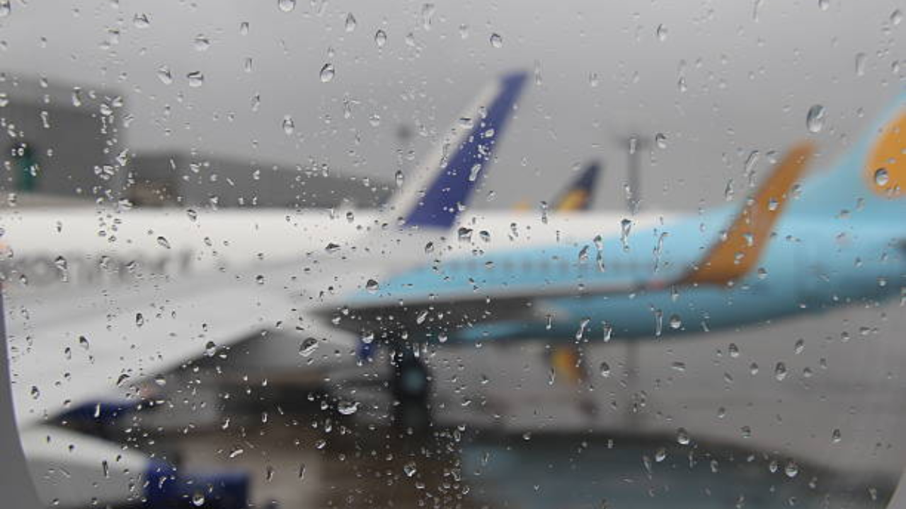 17 Flights at Chennai Airport Face Disruptions Amid Extreme Weather. IMD Issues Yellow Alert