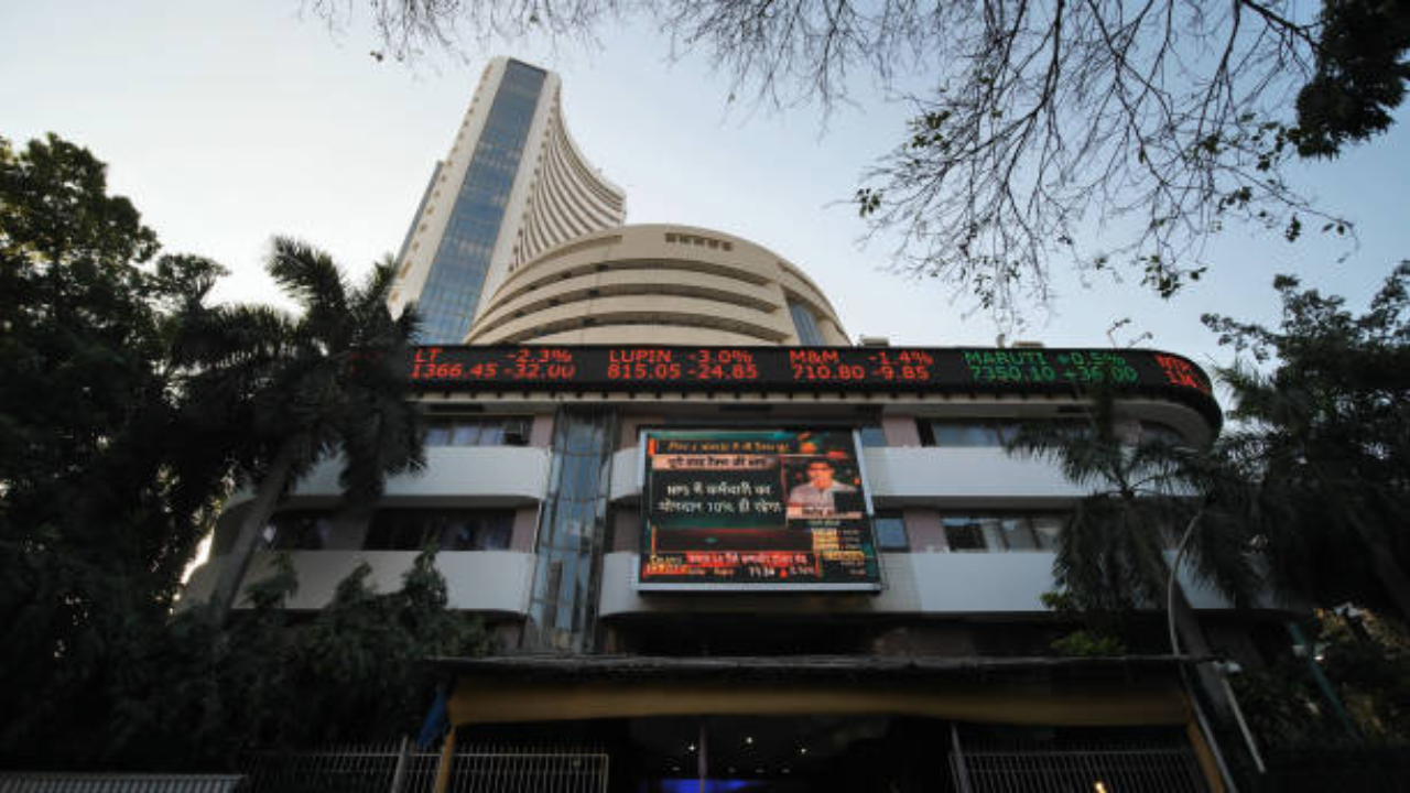 mcap of 8 of top-10 most valued firms surge rs 1.53 lakh crore; airtel, infosys biggest gainers