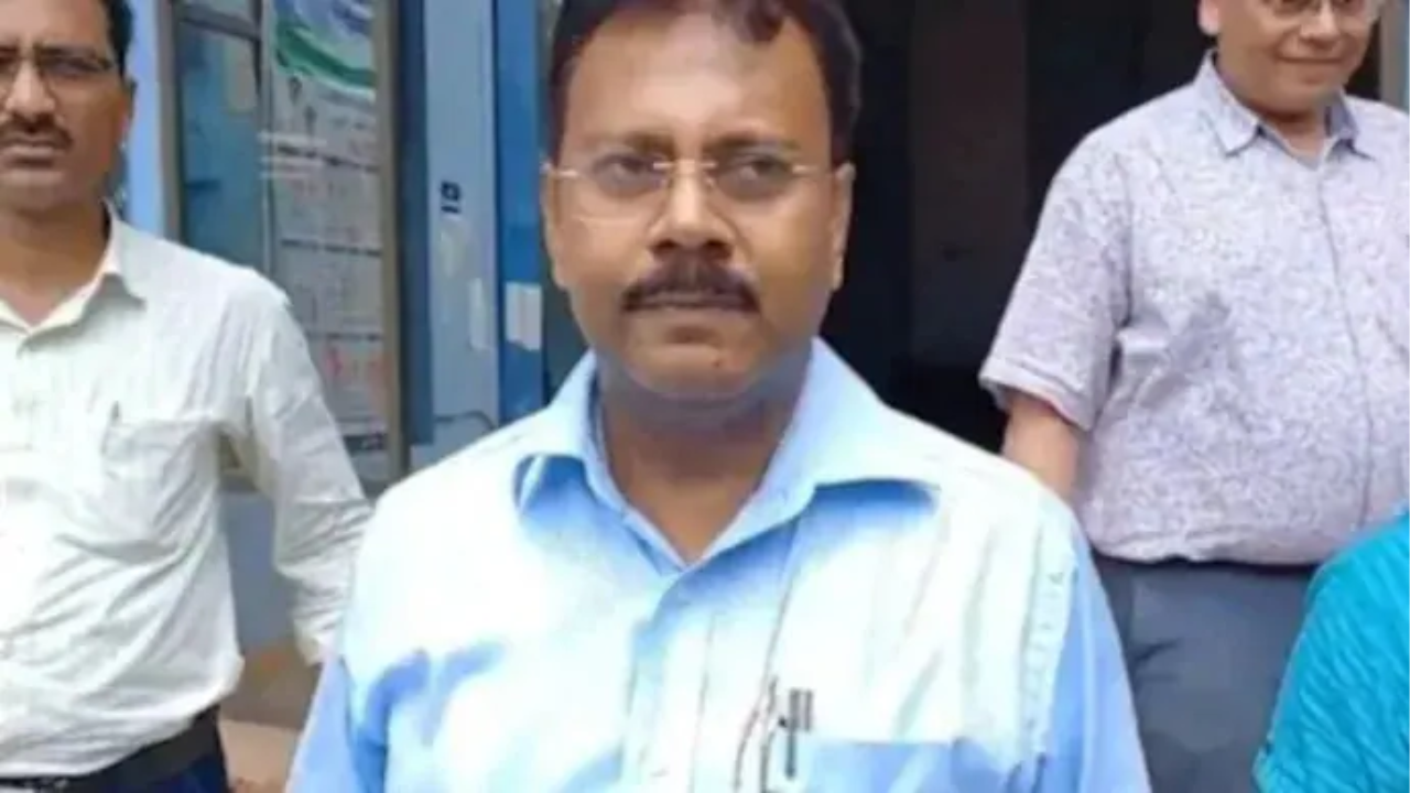 sandip ghosh, ex-principal of kolkata's rg kar hospital, arrested by cbi