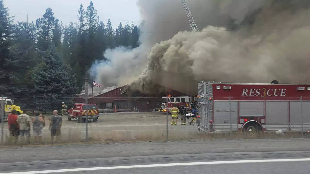 fire engulfs wolf lodge inn restaurant in coeur d'alene, idaho| videos