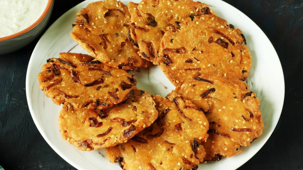 medu to sabudana vada- 7 indian popular fried fritter variations to try