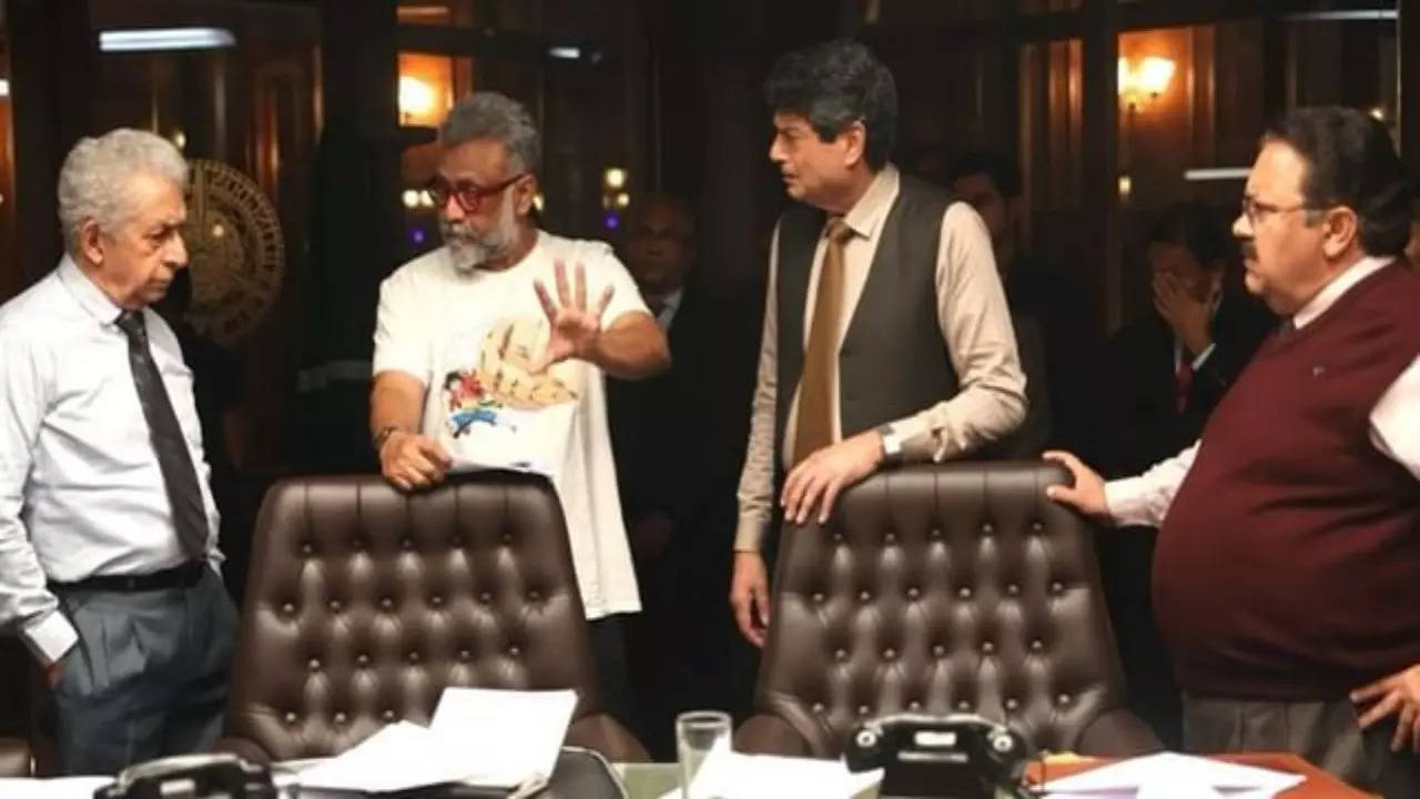 ic814 - the kandahar hijack director anubhav sinha gets into argument with journalist. netizens react to viral video