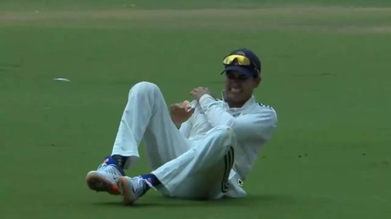 injury blow for shubman gill? india a captain holds his shoulder after taking brilliant catch to dismissing rishabh pant - watch