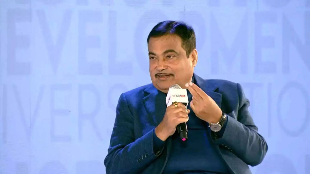 two-wheeler makers should provide helmets to vehicle buyers at a discount: nitin gadkari