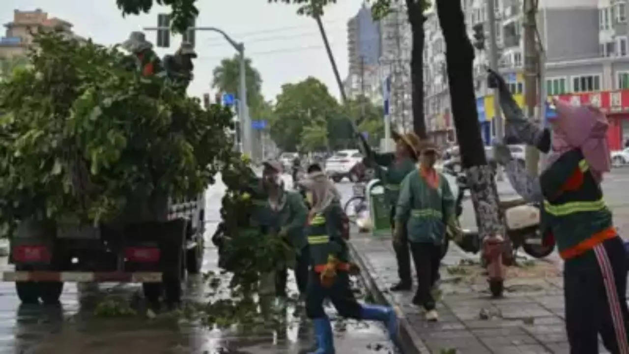 powerful typhoon yagi strikes hainan: 1 million evacuated as storm heads toward southern china