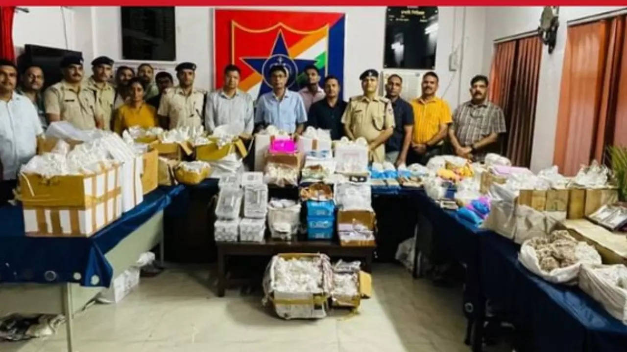 rpf's big rs 4 cr recovery from train at new delhi railway station gold, silver and cash