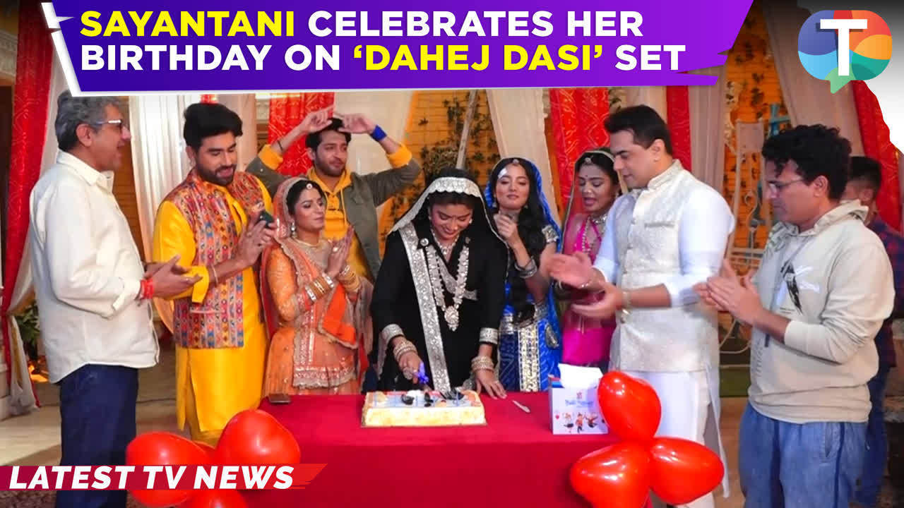 sayantani ghosh cuts her birthday cake on the set of 'dahej dasi' with the cast.