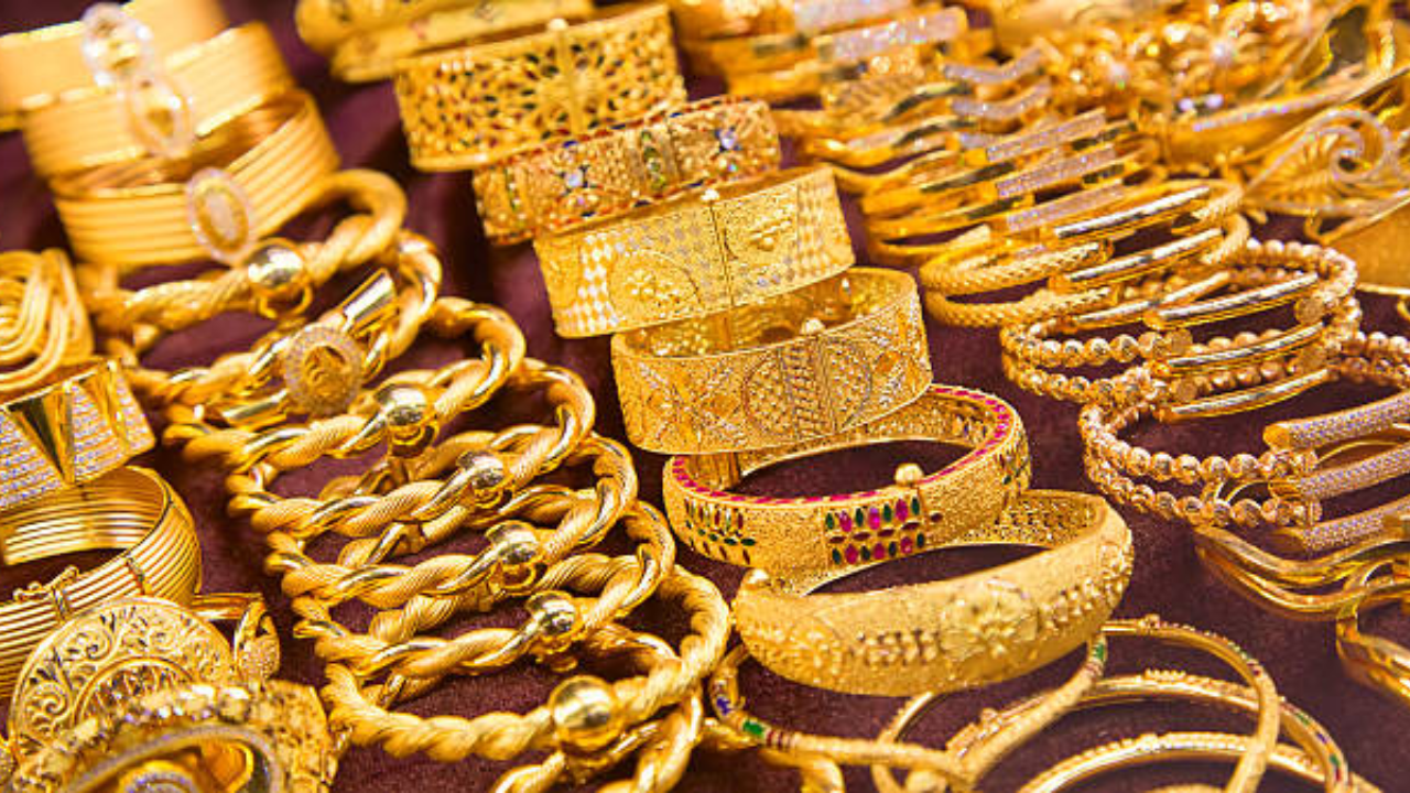 gold prices in india see slight drop: check yellow metal rates in delhi, mumbai, bangalore & other major indian cities