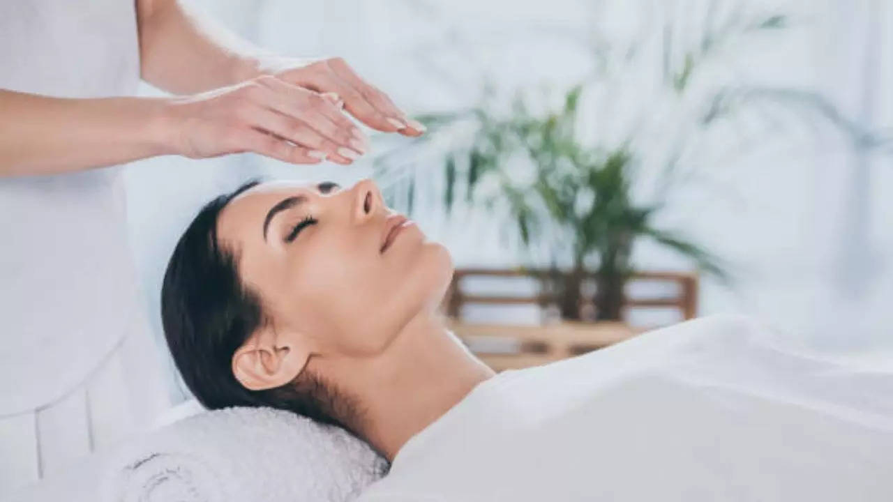 THIS Japanese Healing Technique Can Reduce Your Stress, Know Health Benefits Of Reiki