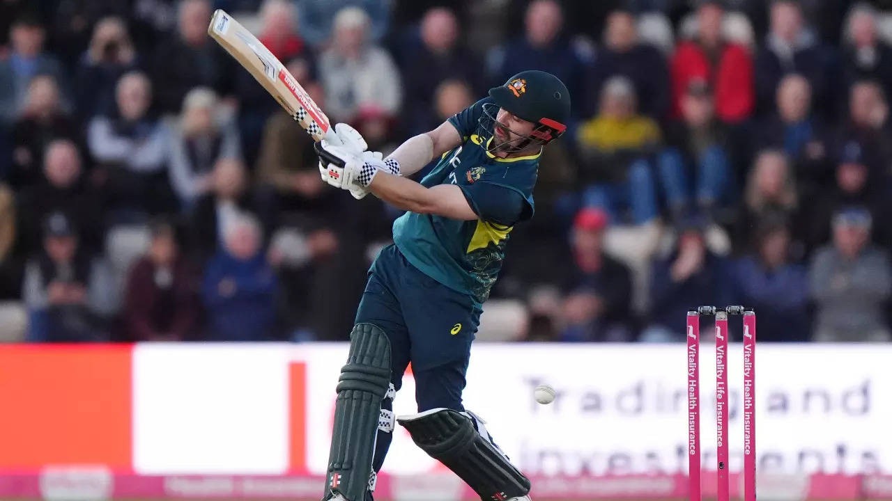 4,4,6,6,6,4: Travis Head Channels Beast Mode, Slams 30 Runs in an Over Against Sam Curran: WATCH