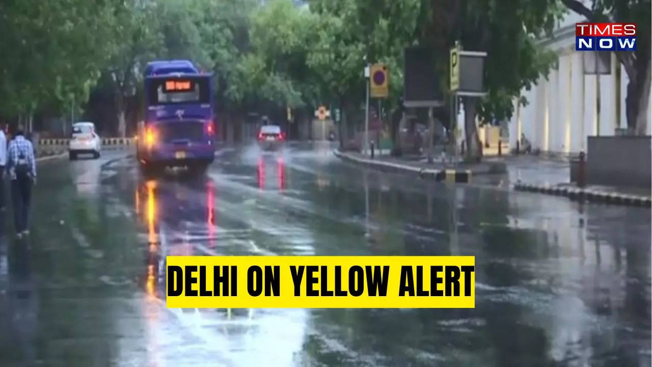 delhi wakes up to a rainy morning, imd issues yellow alert, traffic, waterlogging