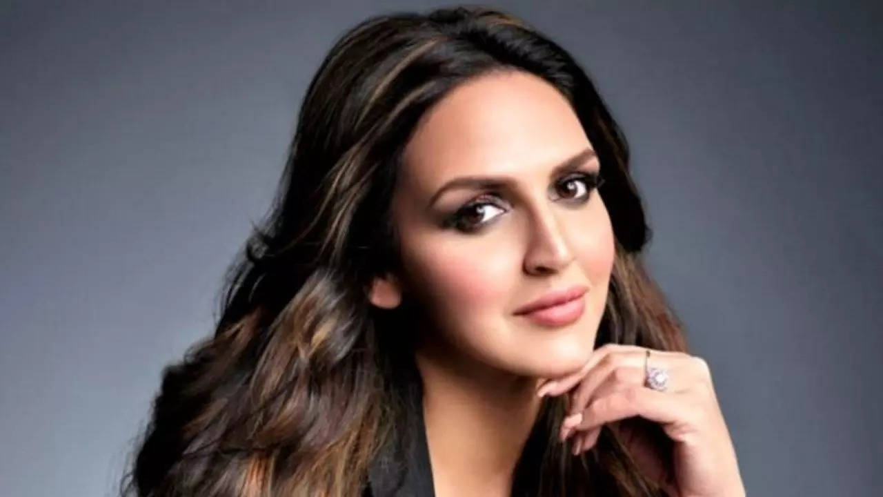 esha deol calls dad dharmendra orthodox reveals he wanted her to get married at 18