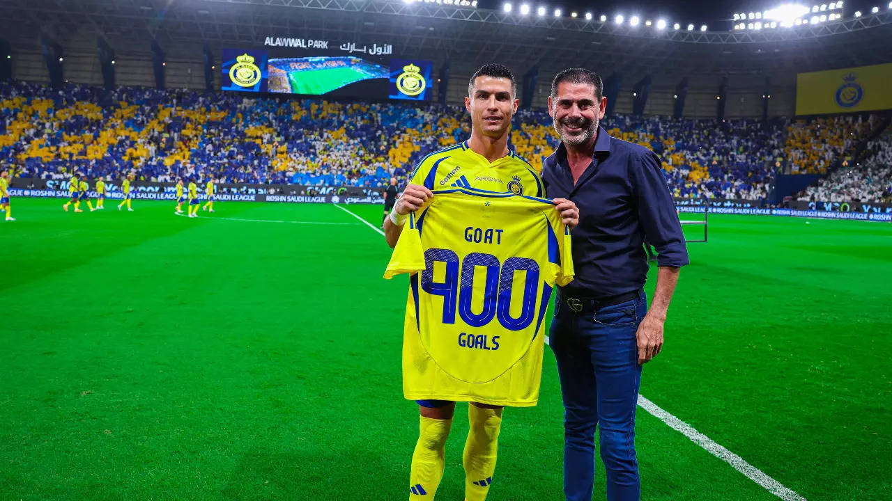 cristiano ronaldo crowned the 'goat', al nassr felicitate cr7 to celebrate 900 goals jersey