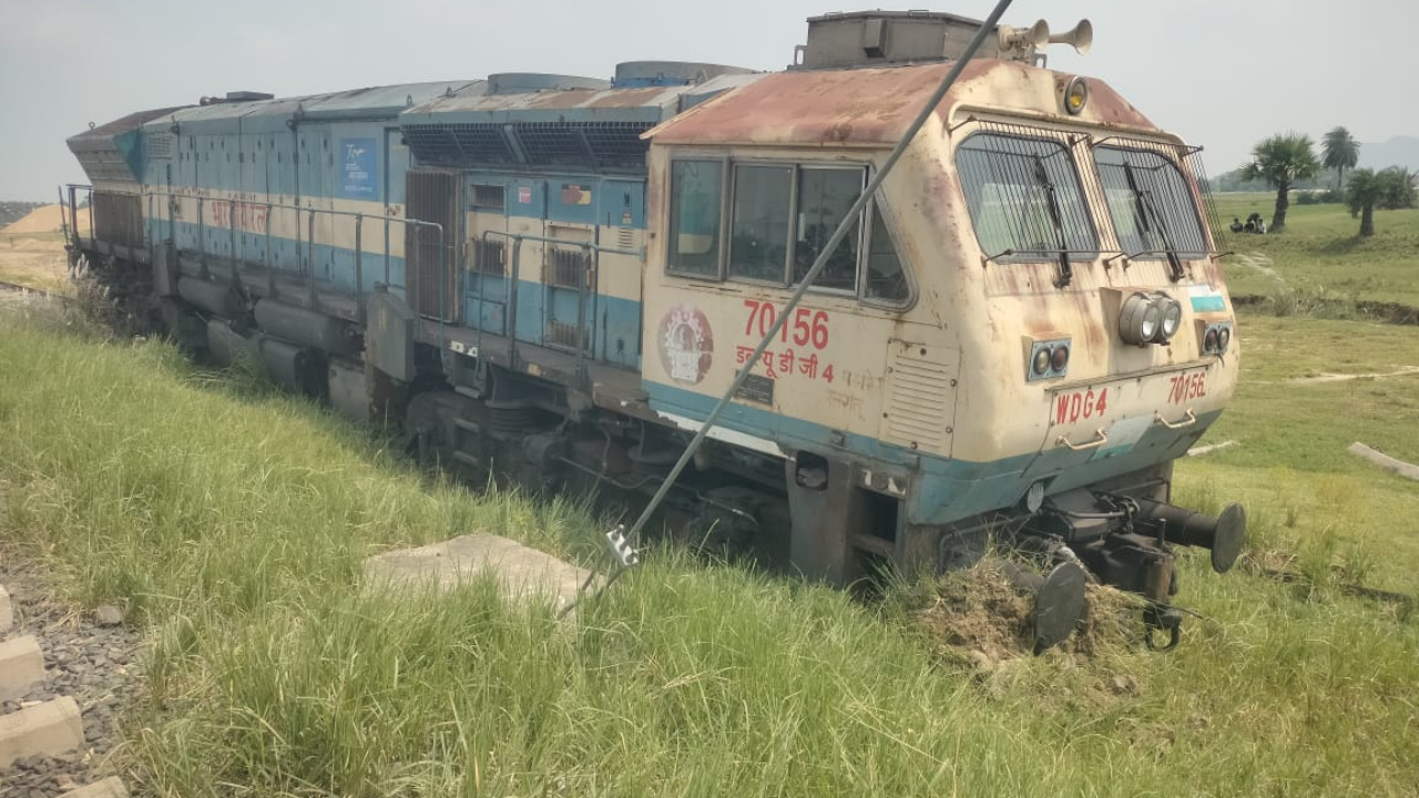 train engine derails into field in bihar's gaya, video goes viral - watch