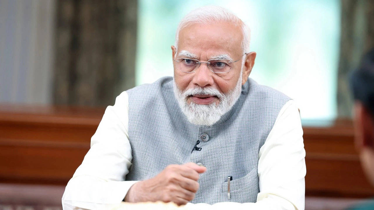 in gujarat, pm modi reviews report card of ministers, holds one-on-one meetings