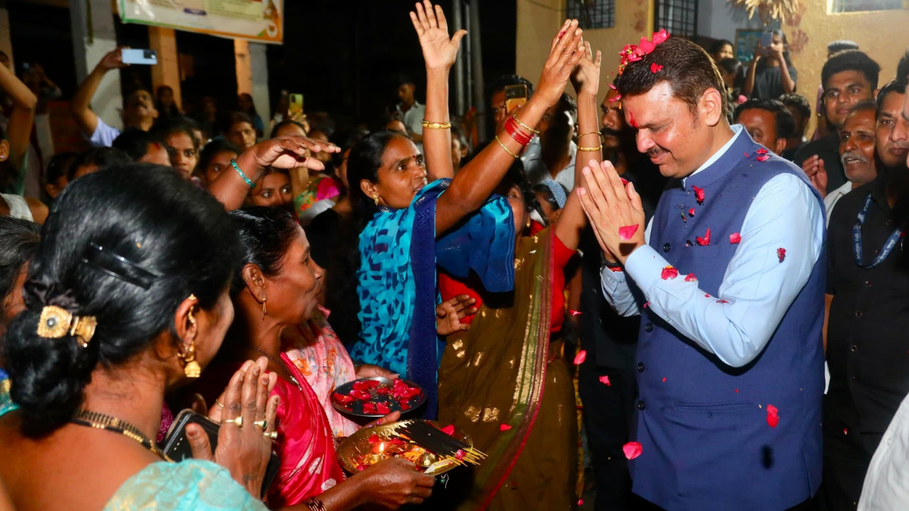 major relief for farmers: fadnavis guarantees above-msp prices for cotton and soybean