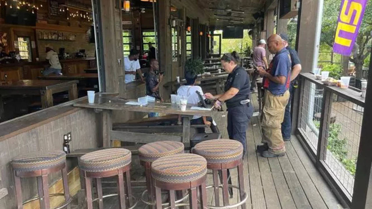 new orleans wrong iron bar's patio collapses, photos spark panic