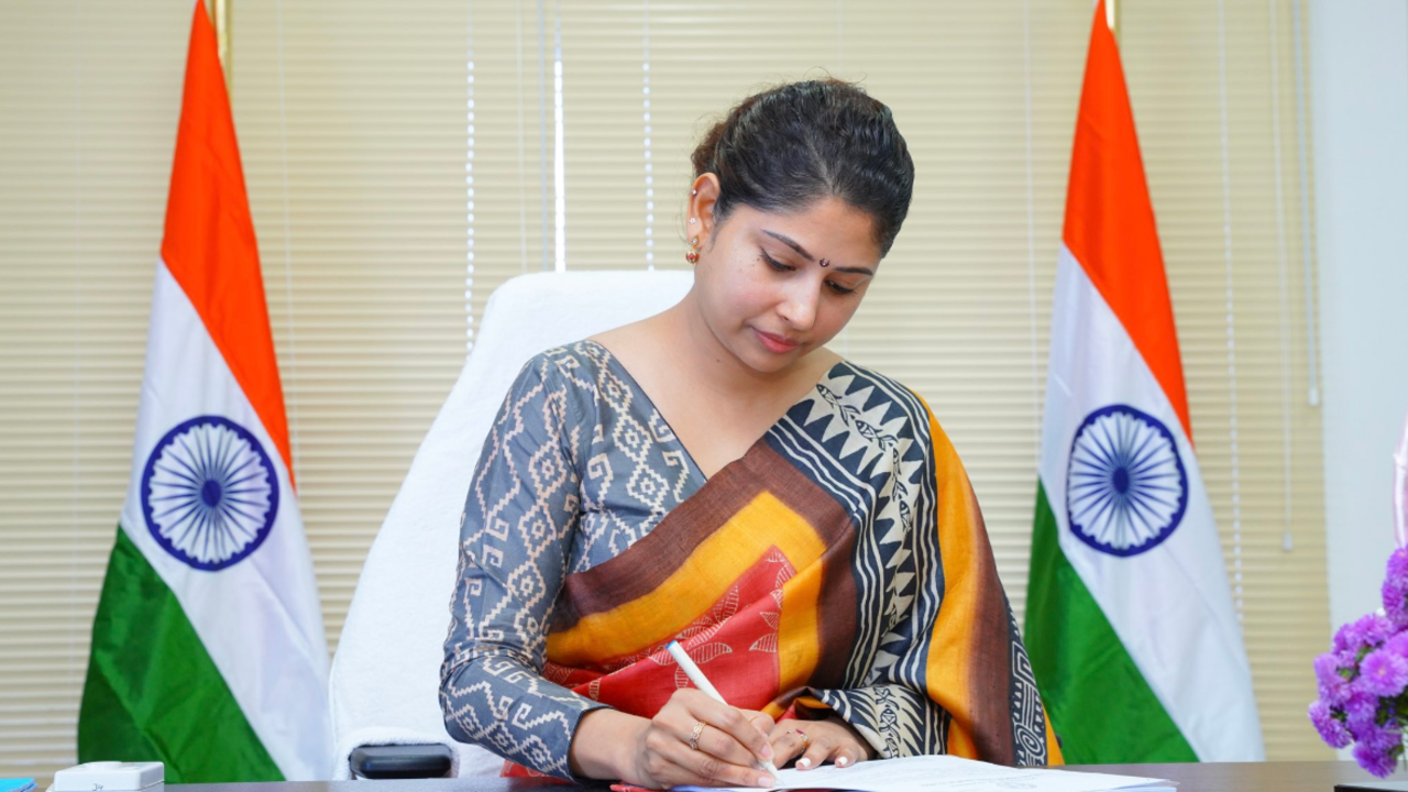 meet smita sabharwal, youngest female ias officer who cleared upsc exam at 22 with all india rank of 4