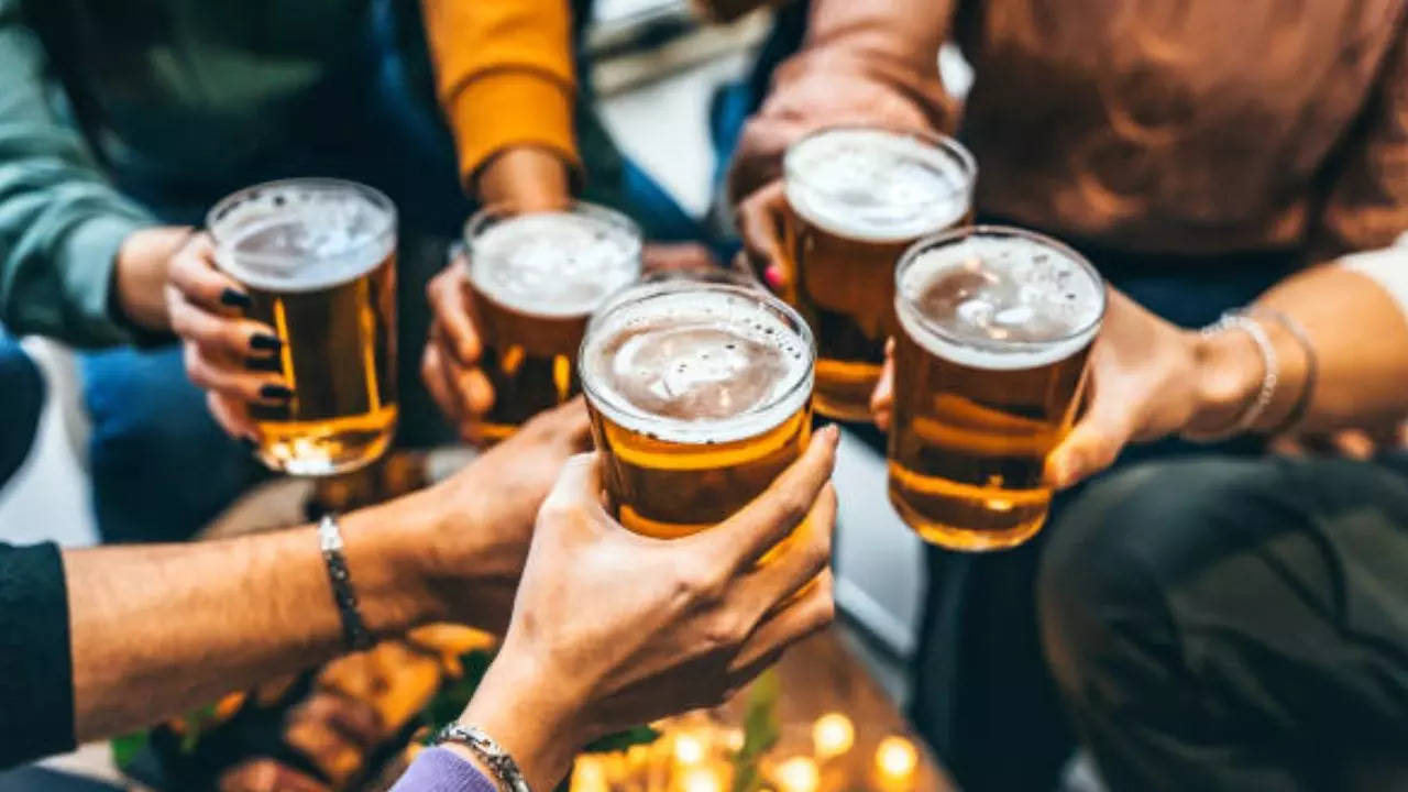 excessive alcohol consumption increases risk for six types of cancer: study