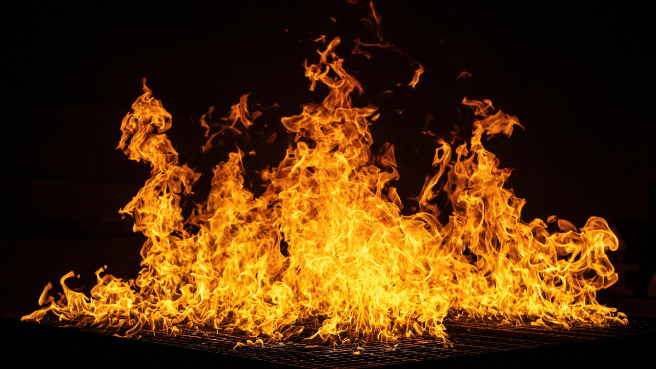 christchurch fire: massive blaze on colombo street, officials ask locals to stay indoors