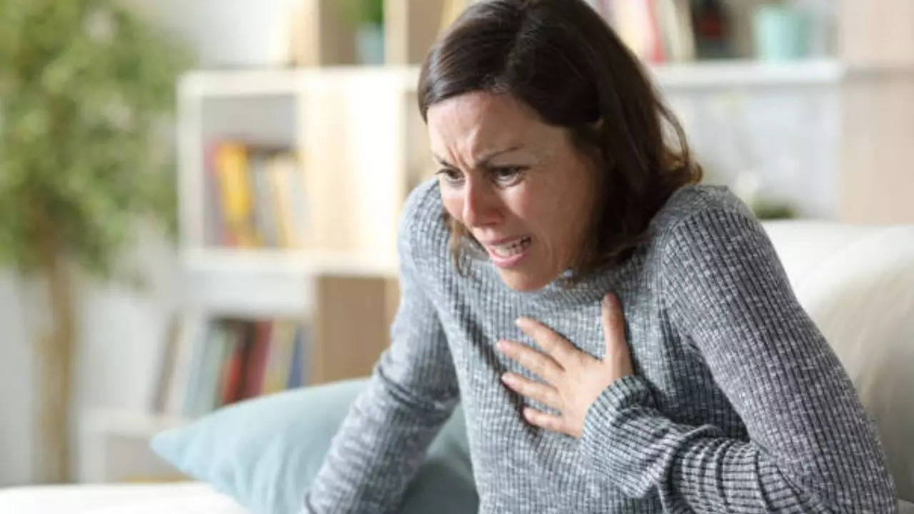 can anxiety cause chest pain? 5 signs to watch out for