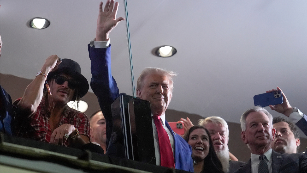 Donald Trump Cheered At Alabama vs Georgia Game, Kamala Harris Cancels Plans