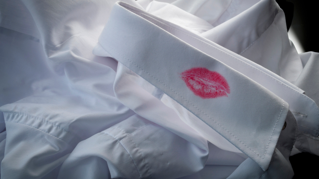 easy tips to remove lipstick stains from shirts at home