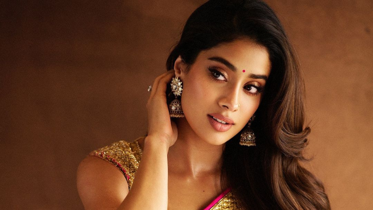 janhvi kapoor's dazzling kanchipuram saree for devara trailer launch was embroidered with crystals and gold sequins