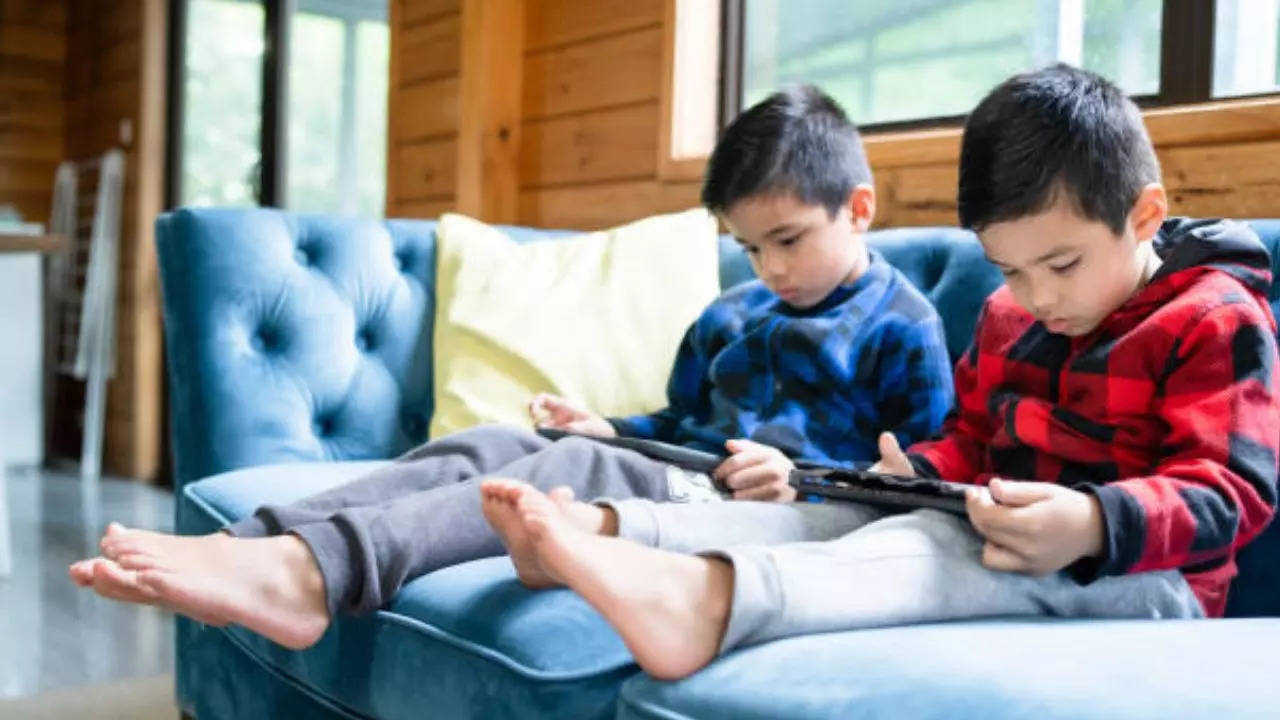 how much screen time is recommended for each age group? research reveals