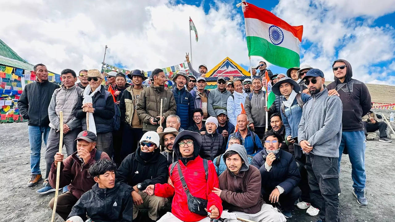 climate activist sonam wangchuk detained with over 120 others at delhi border