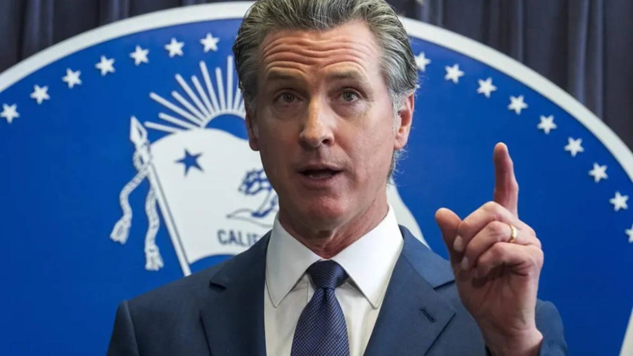 california gov gavin newsom passes bill to ban harmful food coloring in schools| 10 points