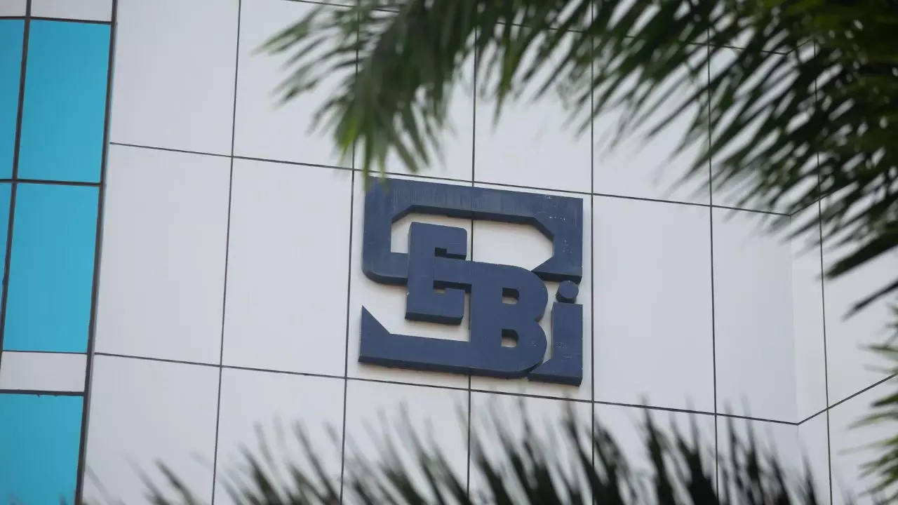 SEBI's Bold Moves: New High-Risk Asset Class, 'MF Lite' Framework, And Slashed Rights Issue Timeline — 5 Key Announcements