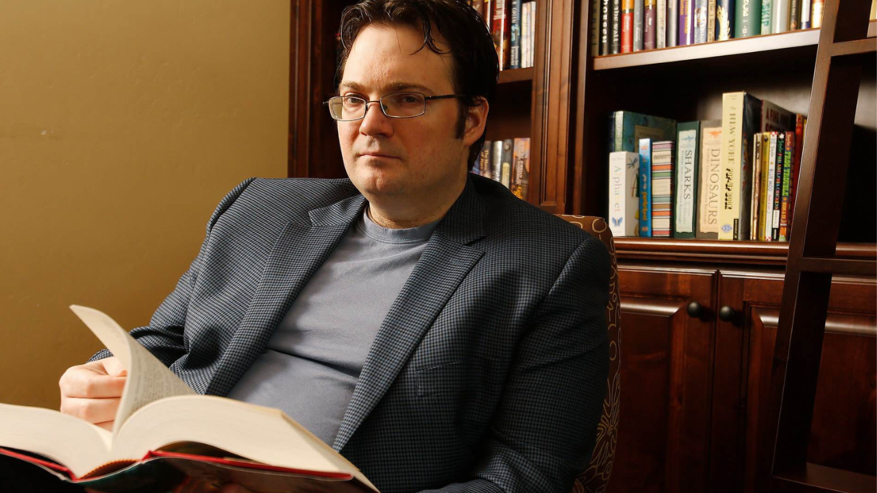 brandon sanderson’s literary magic tricks: writing 10,000 words a day and worldbuilding from dreams