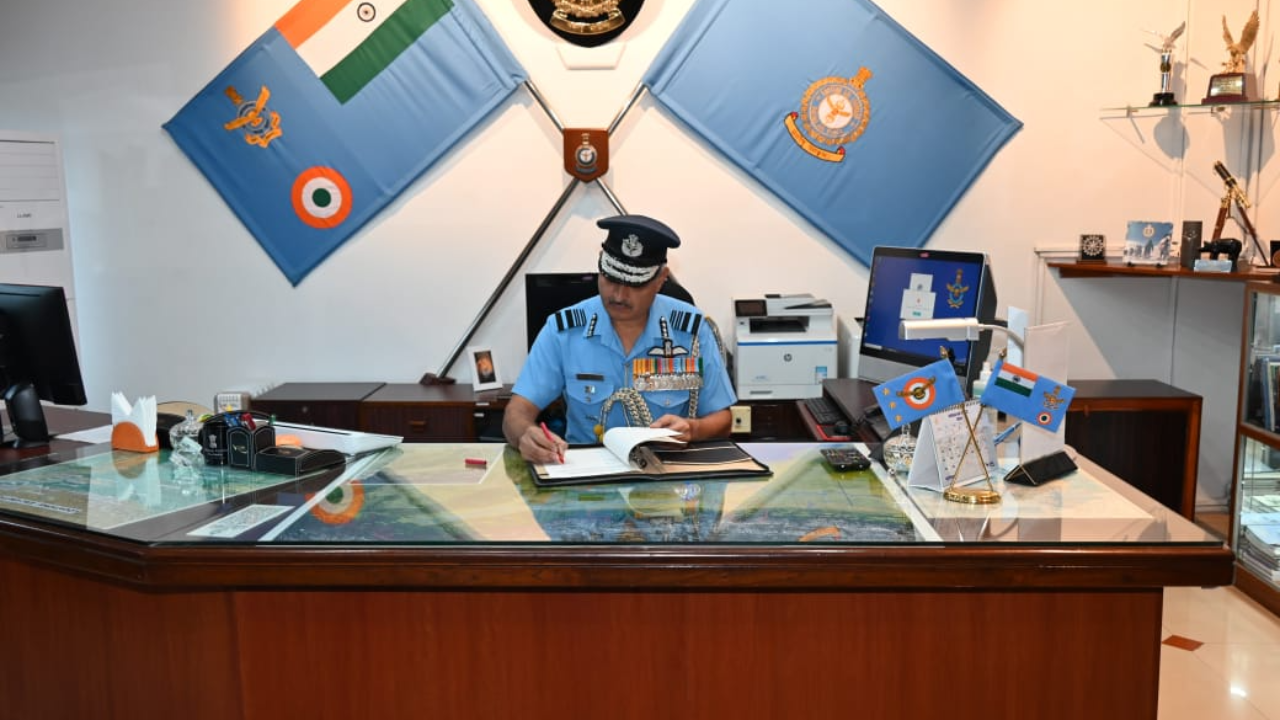 air marshal surat singh takes charge as aoc-in-c of eastern air command