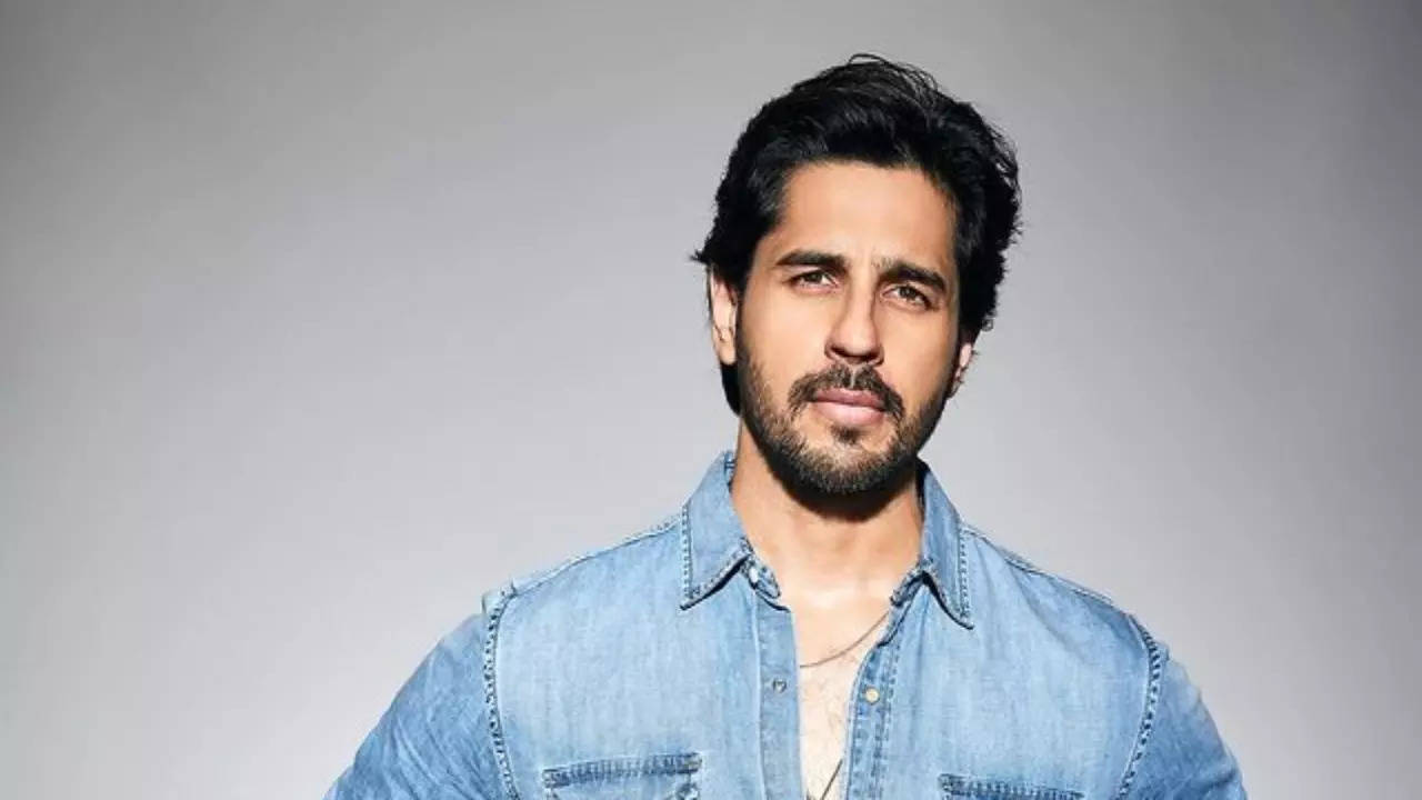 sidharth malhotra expresses gratitude to everyone who go the extra mile for furry friends