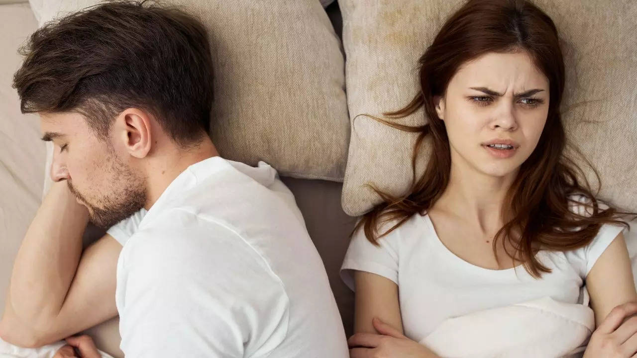 5 signs you're a 'single married woman'