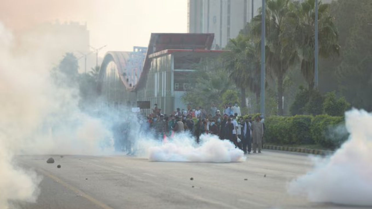 'tear gas, internet shutdown & clashes': ex-pm imran khan's supporters take to streets of islamabad