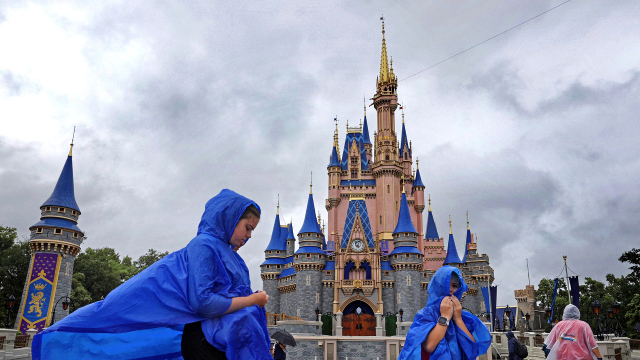 hurricane milton: are disney world, universal orlando, seaworld and other theme parks closing?