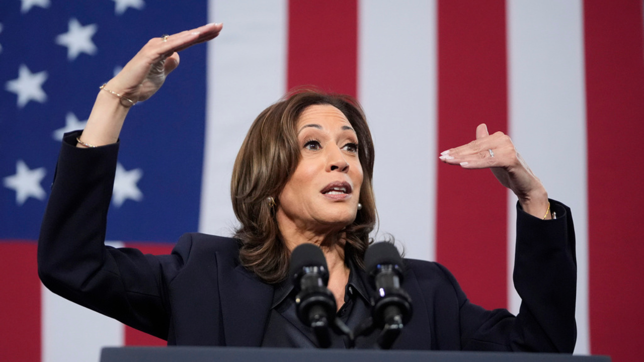 kamala harris used teleprompter on univision townhall? fact-checking claims