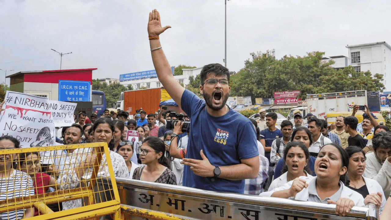 rg kar issue: junior doctors' 'fast-unto-death' enters 10th day, another medic hospitalised