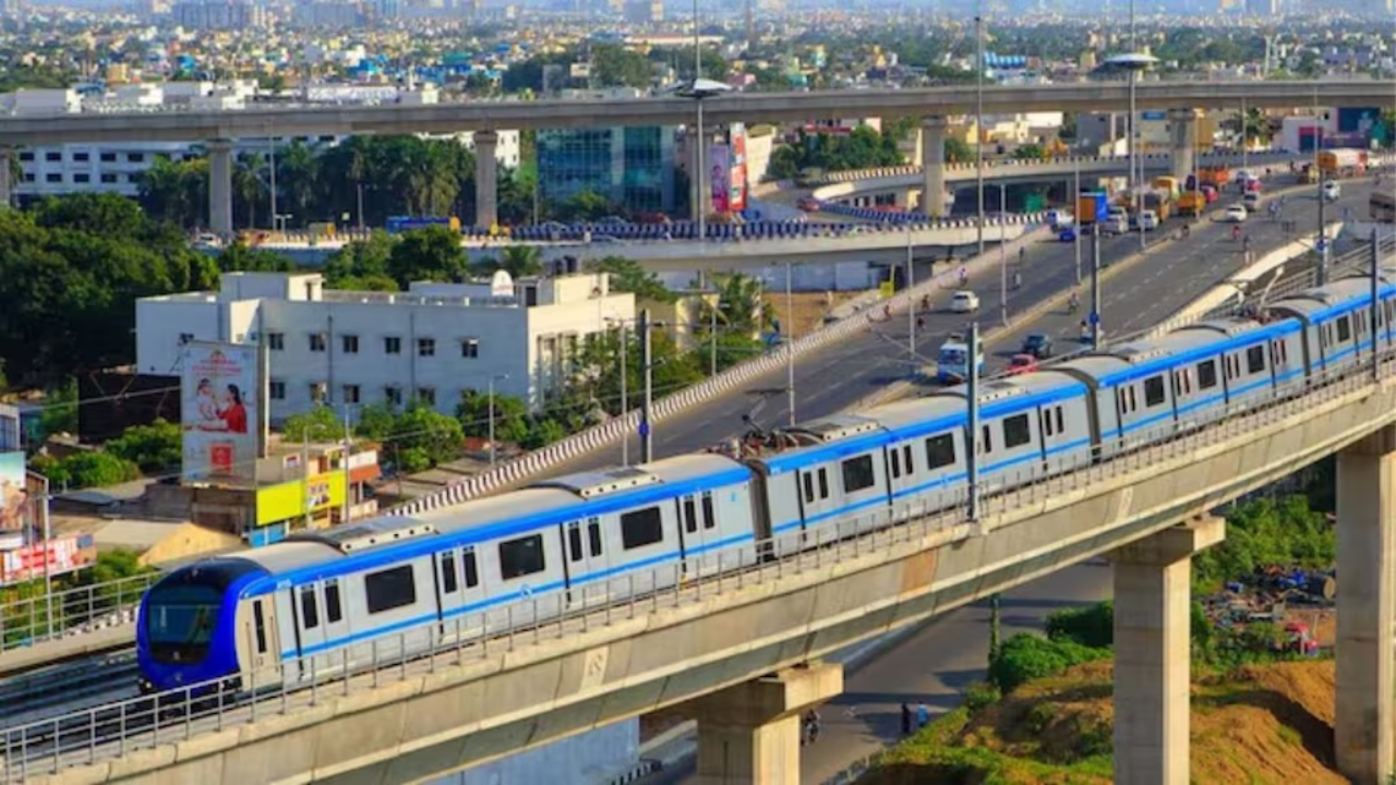 heavy rainfall alert in chennai metro authority issues 7 point instructions passengers timings cyclone imd red alert