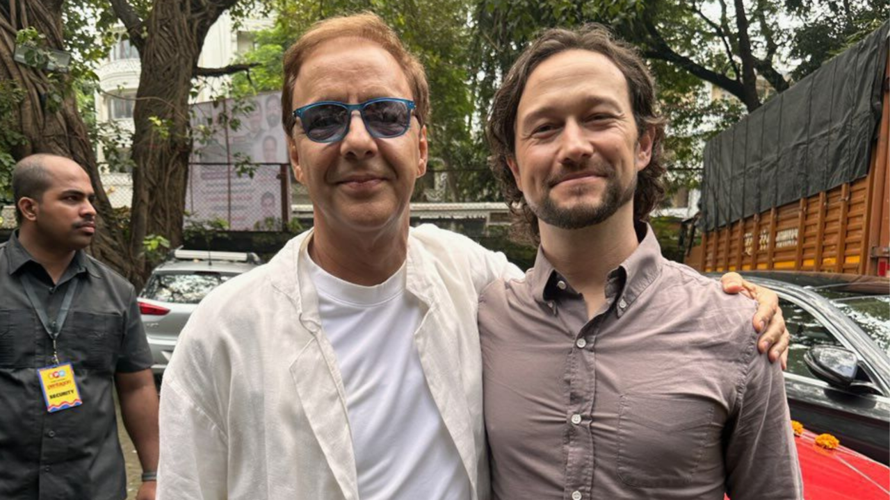 vidhu vinod chopra, joseph gordon-levitt talk about mutual passion for films, share a jadoo ki jhappi