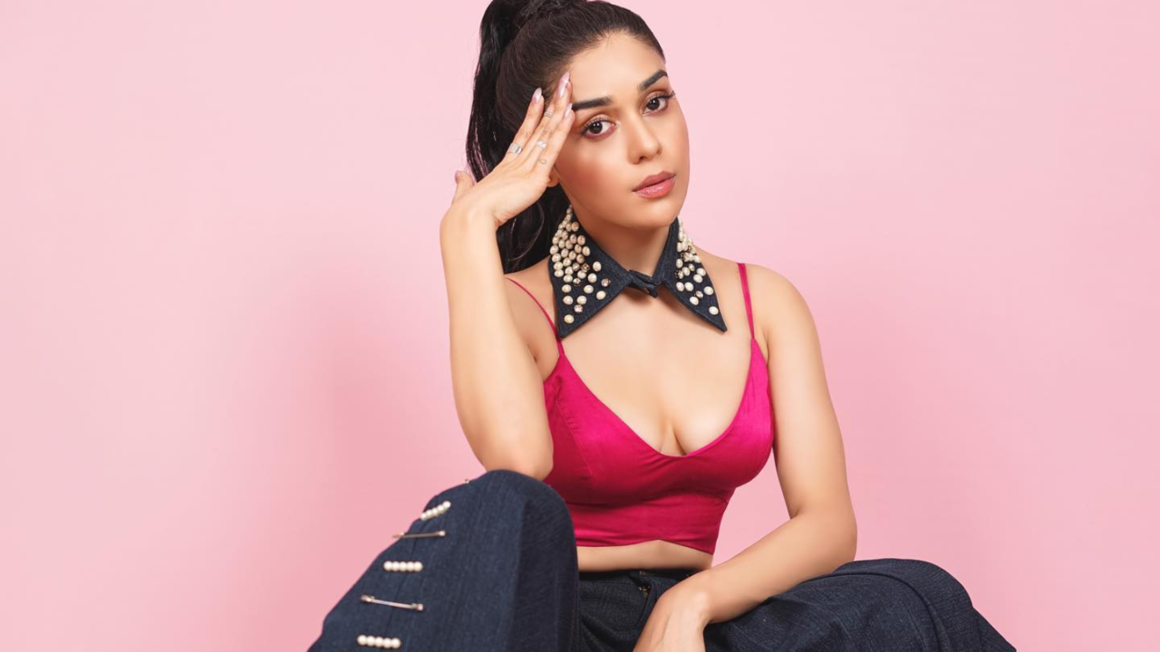 bigg boss 18 fame eisha singh's sizzling looks will make your jaw drop