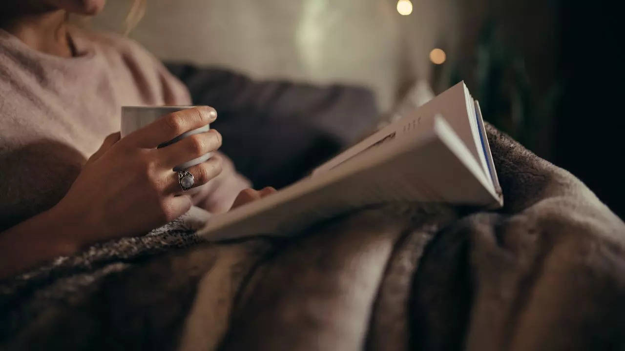 reading a book can help your anxiety, know how it gives you a sense of calm