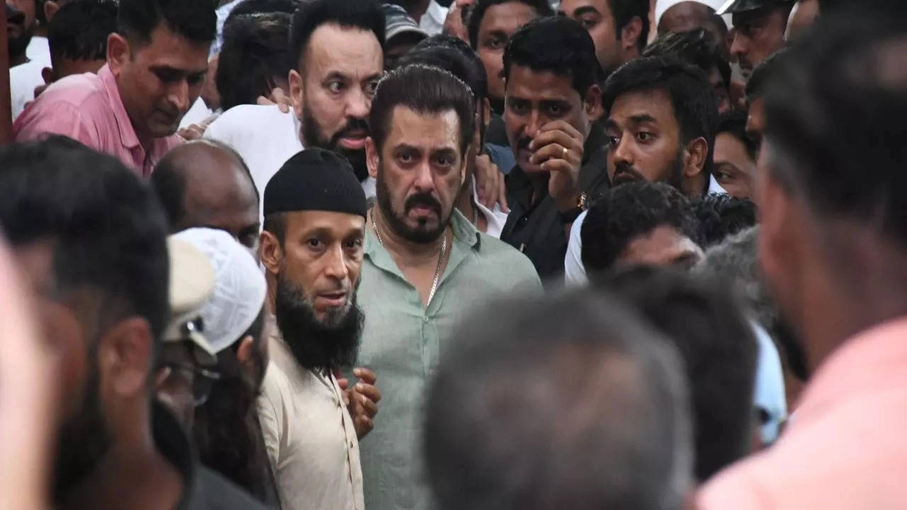 salman khan's fate will be worse than baba siddique: whatsapp message to mumbai police seeks rs 5 crore ransom from actor