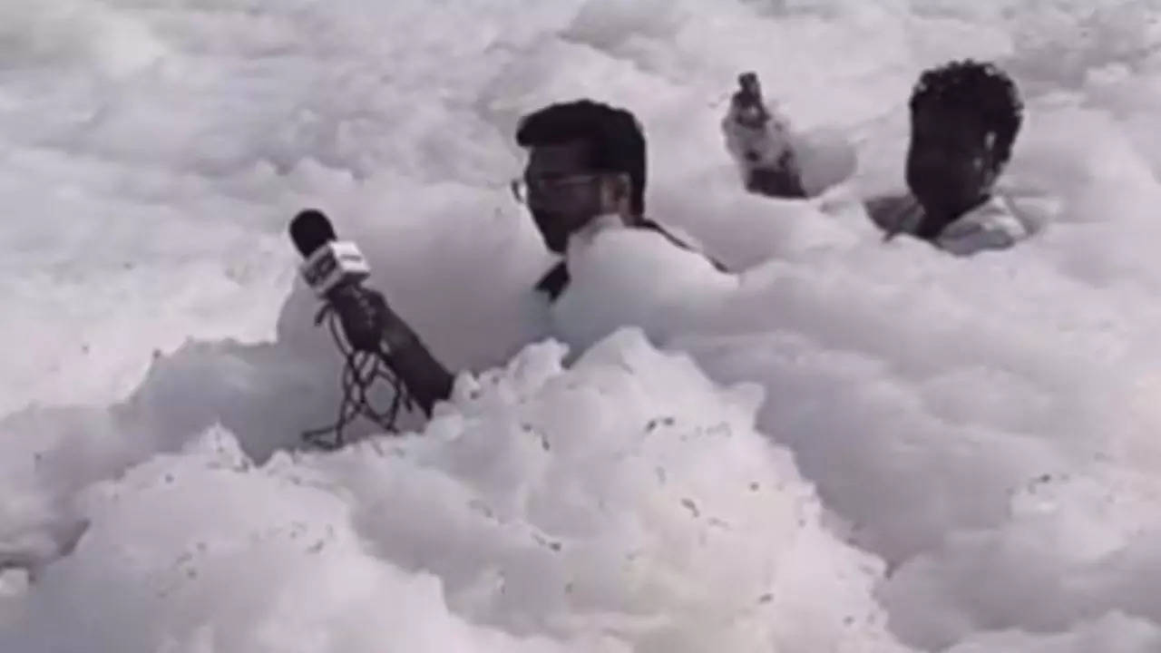 delhi’s air quality dips journalist gets swamped in yamuna's toxic white foam while reporting