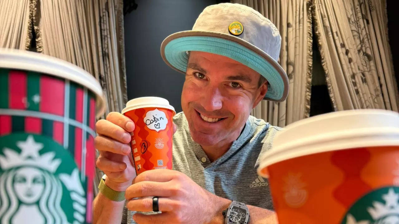 kevin pietersen served starbucks order with the name ‘cabin’ on it in mumbai